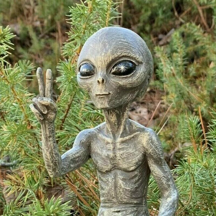 Alien Garden Statue | Skanto