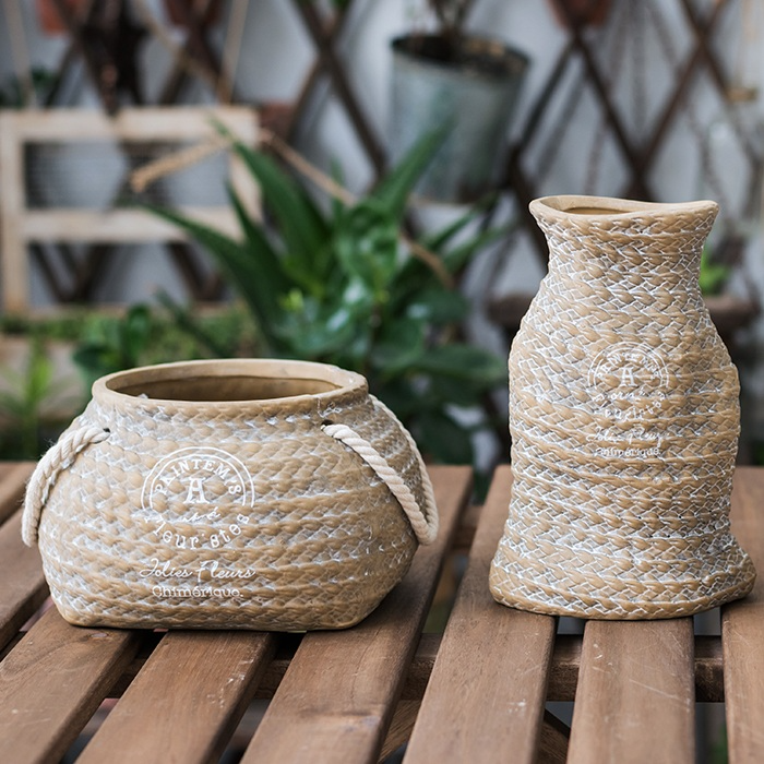 Skanto | Keramisk Blomsterpotte i Hamp Bag Design med Tauhåndtak – Dekorativ Blomsterpotte for Hage og Hjem