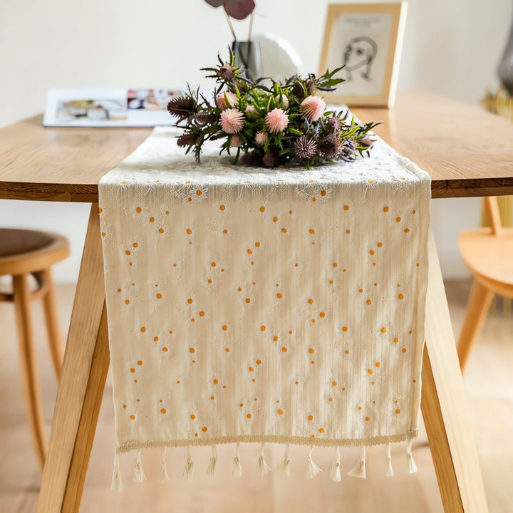 Skanto | Lekfull Daisy Brodert Boho Bordløper