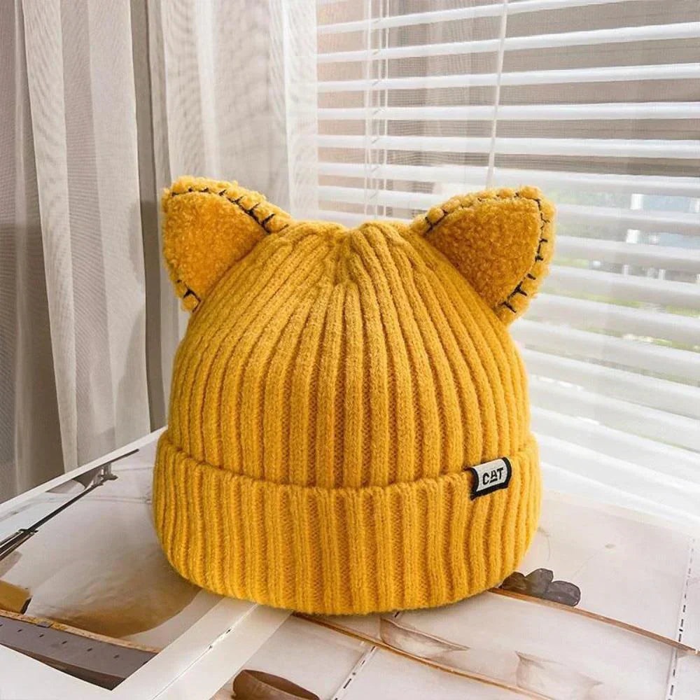 Skanto | Kattenoor Vinterlue CosyCharm – Myk strikket lue for kvinner med leken utseende