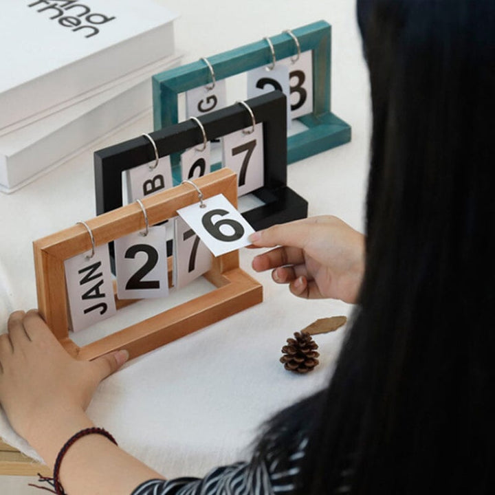 Dutch Teak Wood Skrivebordskalender | Skanto