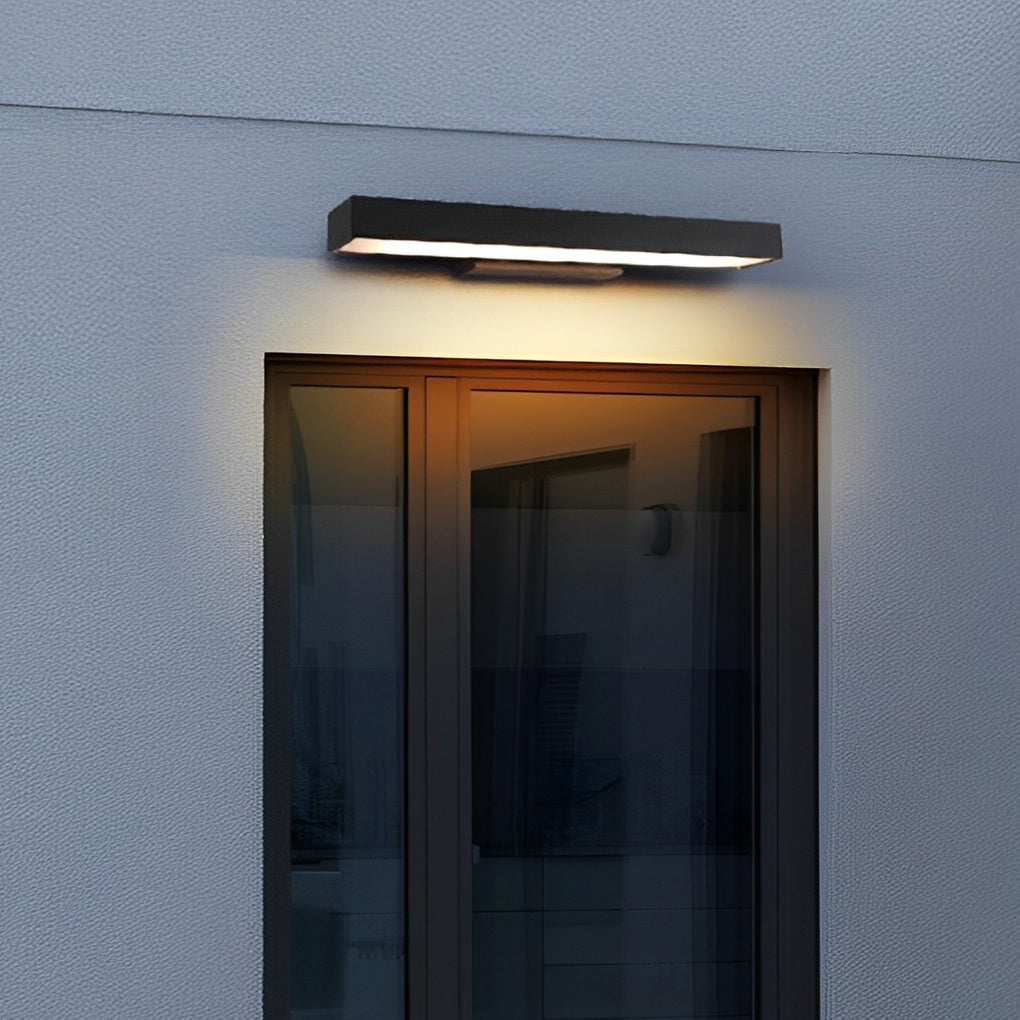 Moderne LED-vegglampe med bevegelsessensor og svart hus