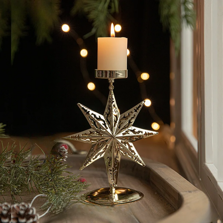 Julelysestaker - Stjerne- og juletredesign for festlig dekorasjon | Skanto