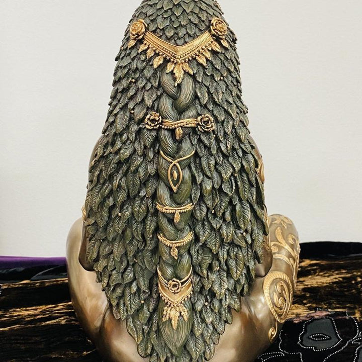 Statue av Jorden Gudinne | Skanto