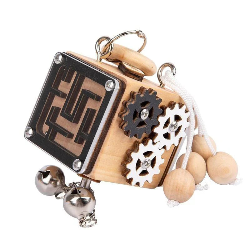 Skanto | WoodenJoy | Aktivitets kube for motoriske ferdigheter