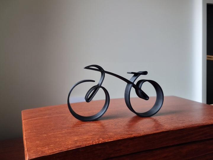 Skanto | Elegant minimalist sykkelskulptur trådramme stil