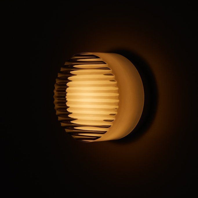 Moderne LED Vegglampe – Elegant Design for Stue og Soverom | Skanto