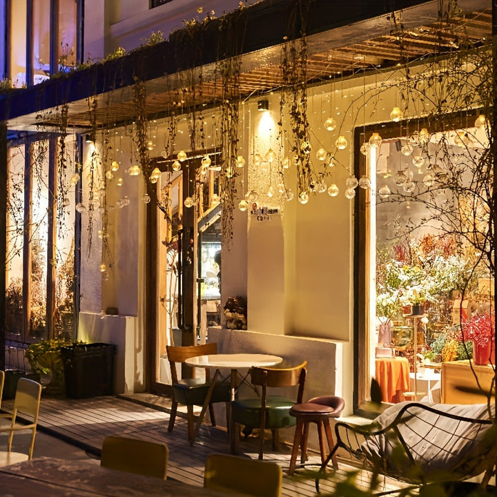 Skanto | Eventyrlys med hengende globusornamenter