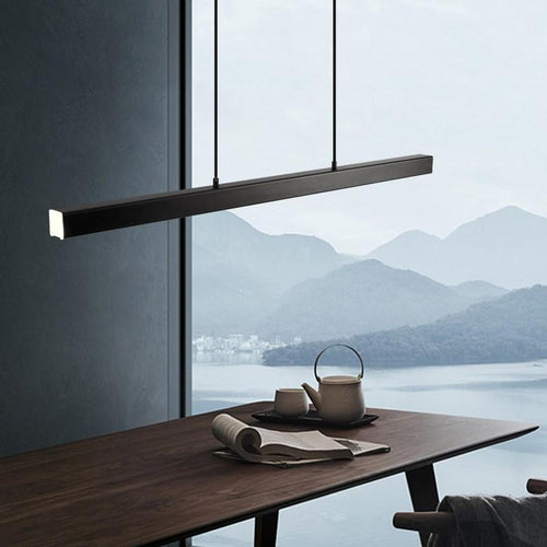 Skanto | Moderne LED Taklampe – Industriell Stil med Skinndetaljer