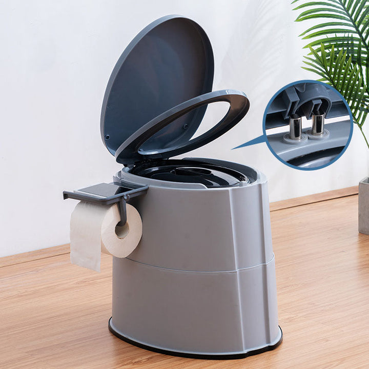 Moderne vegghengt plasttoalett med toalettsete til badet