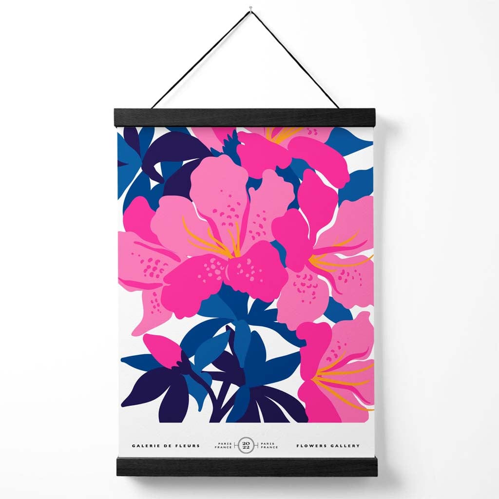 Abstrakt markedsplakat med rosa og blå orkideblomster, inkludert oppheng.