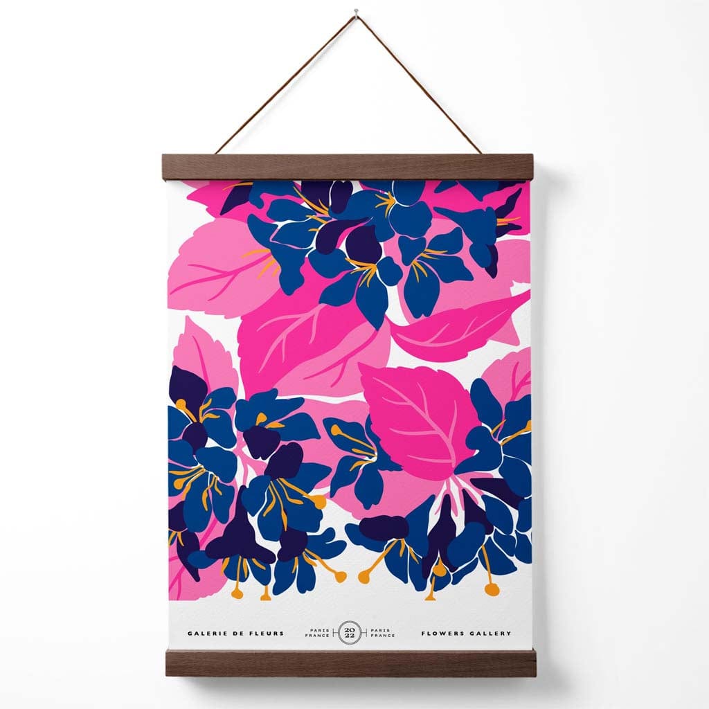 Abstrakt markedsplakat med blå og rosa blomster, inkludert oppheng.