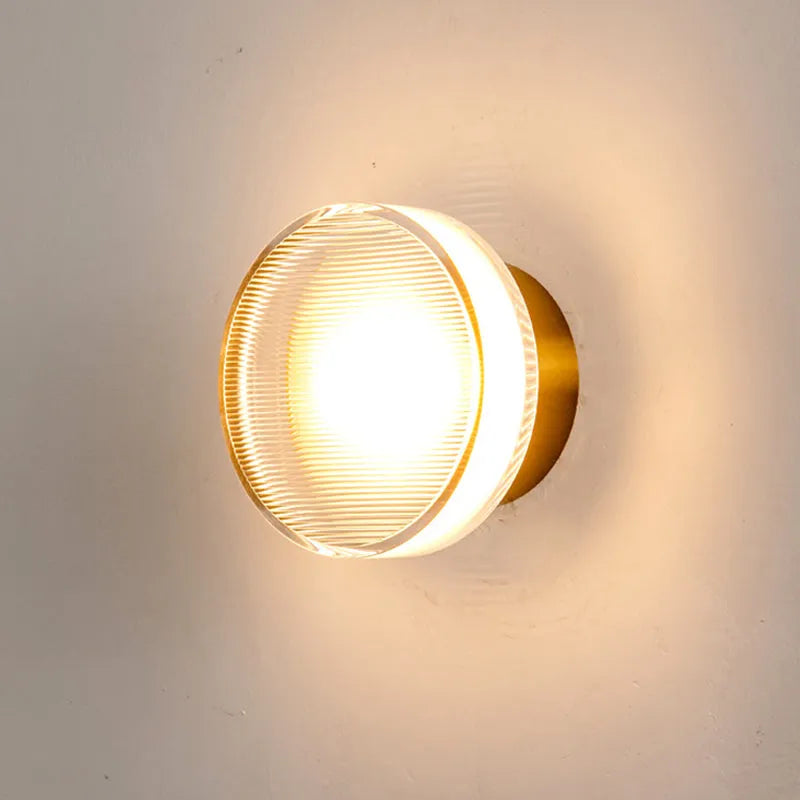 Skanto | Valyona – Moderne Metall Vegglampe | Svart & Gull Kjegle-design | Varm LED-belysning