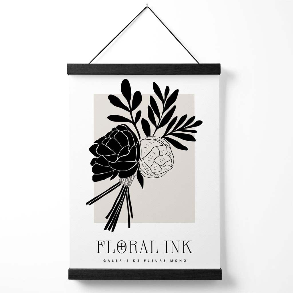 Plakat med lukket peonmotiv i svart og beige (inkludert oppheng)