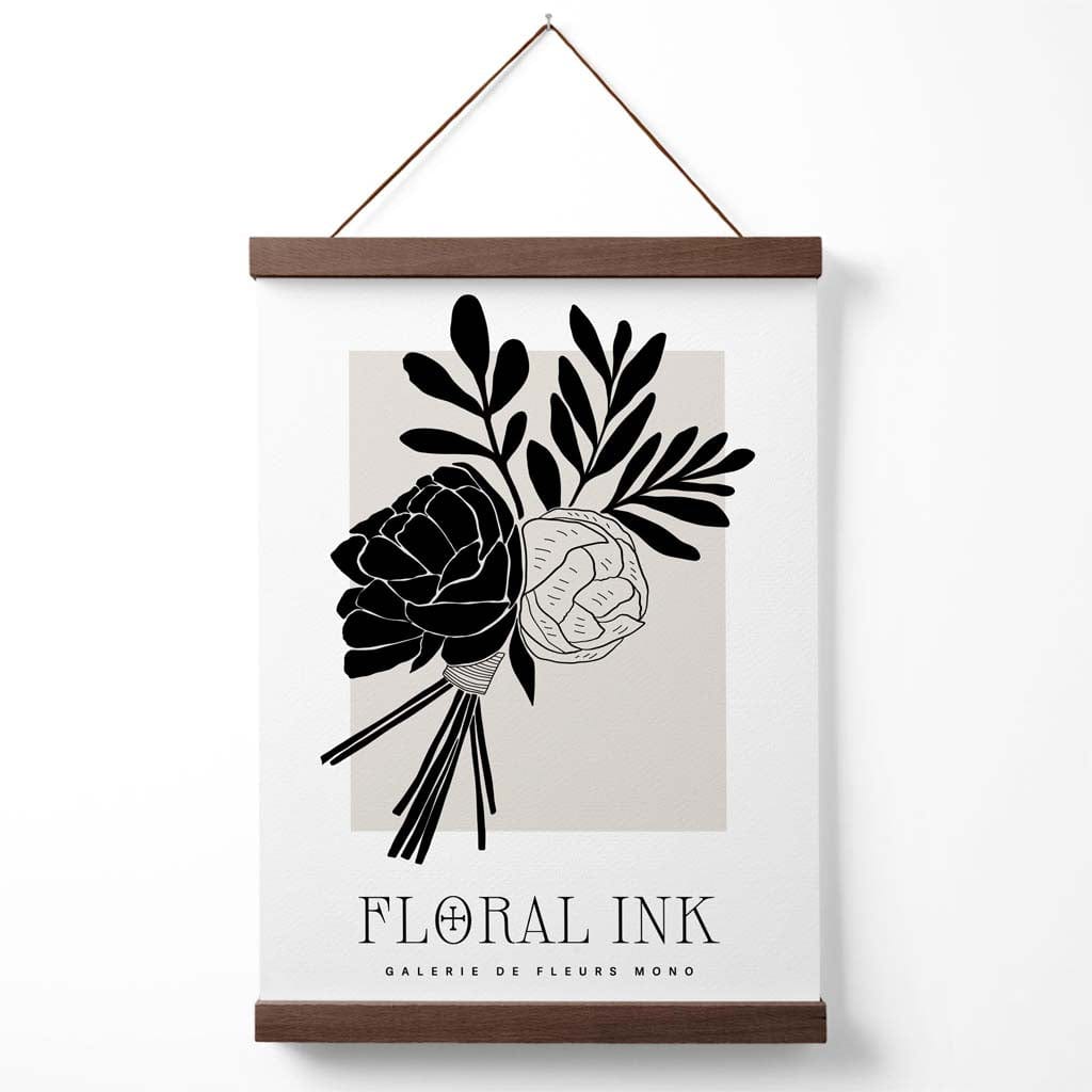 Plakat med lukket peonmotiv i svart og beige (inkludert oppheng)