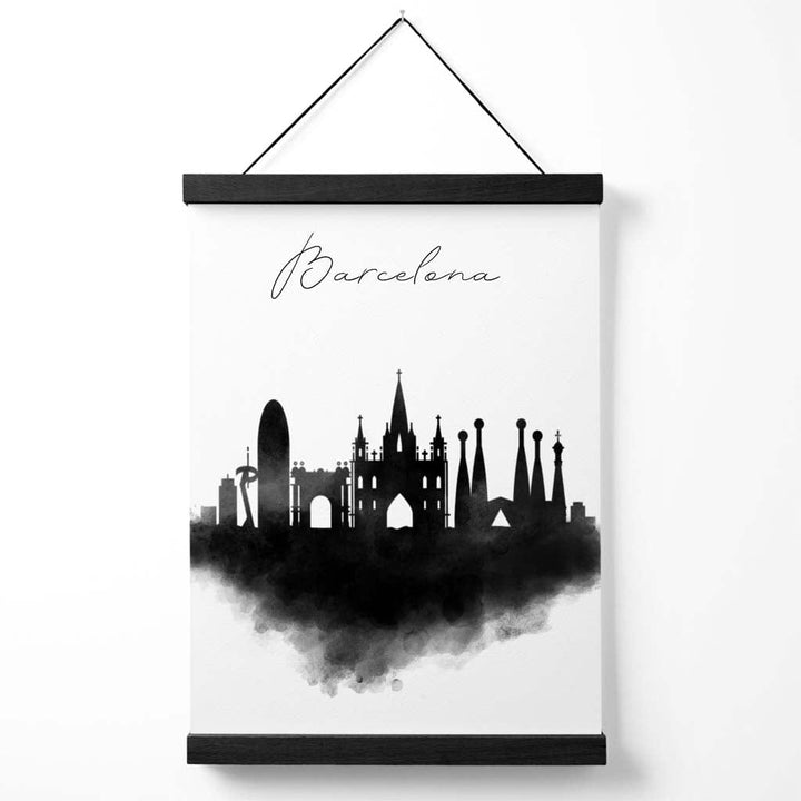 Barcelonas akvarellplakat med bysilhuett og oppheng