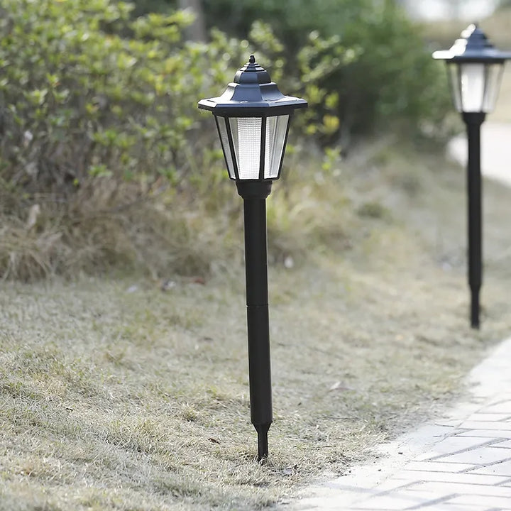 Skanto | Solar Hage Lantern med LED – Utendørsbelysning for Terrasse & Hage i Klassisk Lampedesign