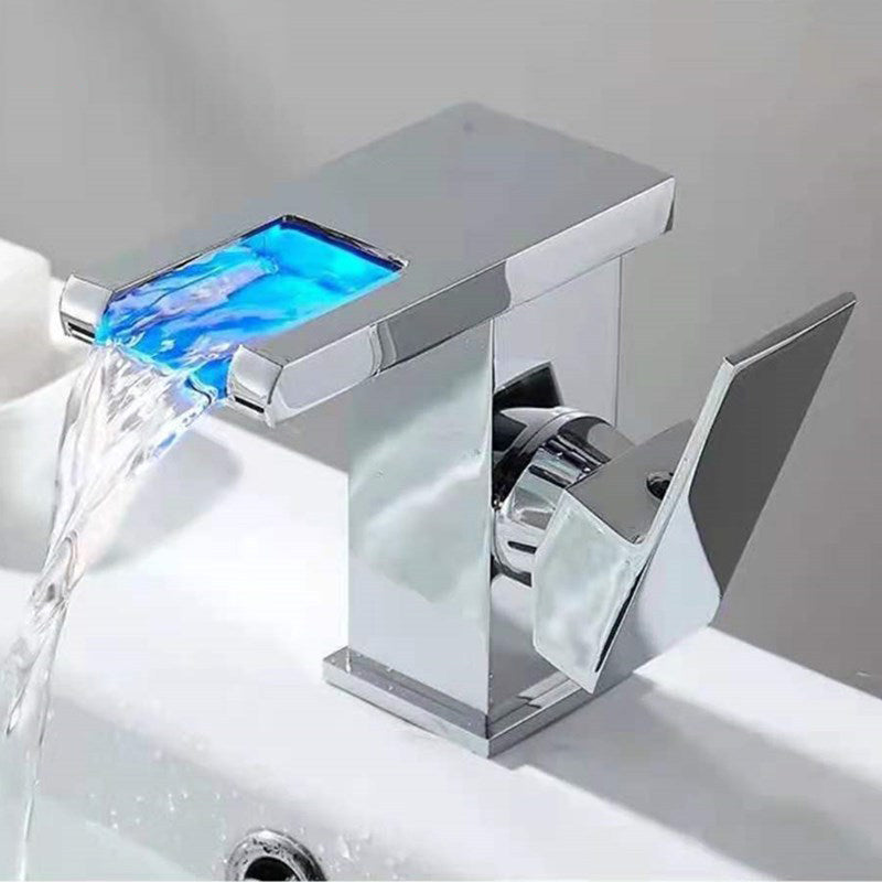 Ettgreps blandebatteri til servant, 1-hulls. Mye brukt blandebatteri til bad med LED-belysning.