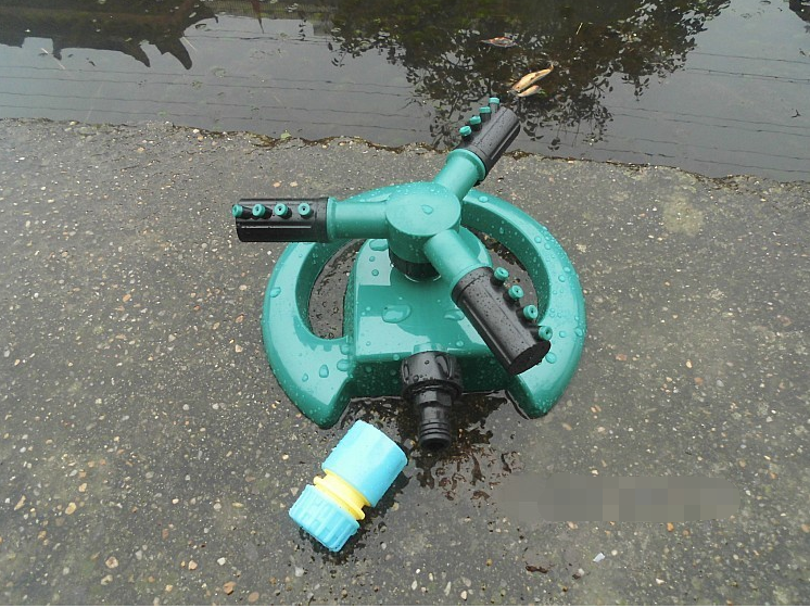Skanto | Justerbar Hage Sprinkler – Effektiv Gressvanning med 360° Sprayfunksjon
