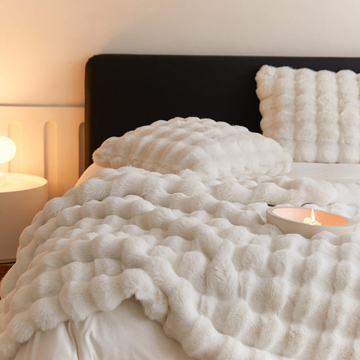 Plush falsk pels kastet for ultimate koselig varme | Skanto