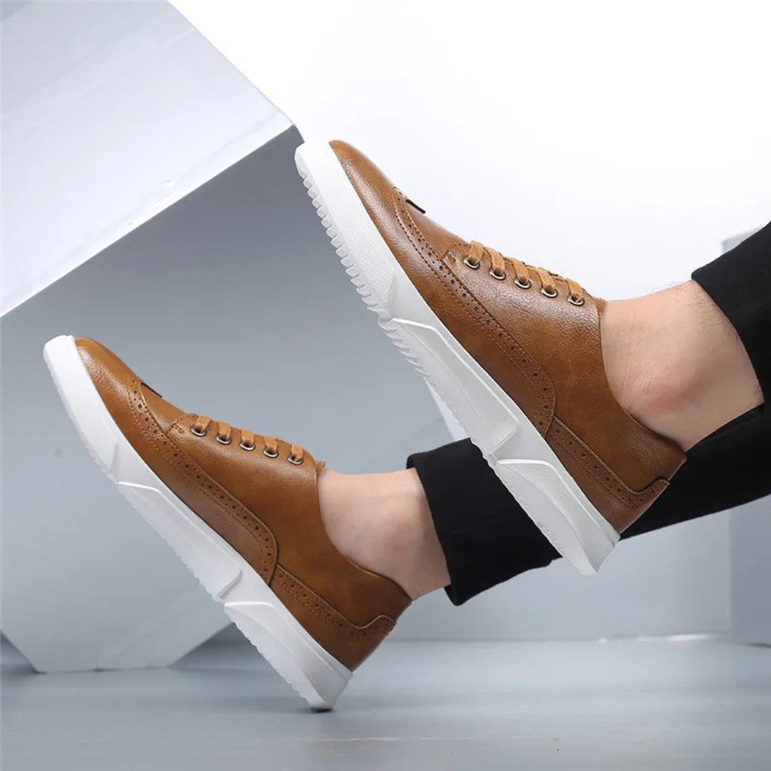 Brogue-sneakers i skinn med gummisåle