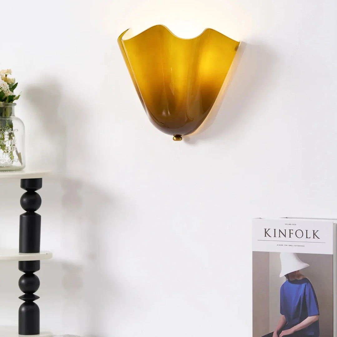 Skanto | Retro Vegglampe av Farget Glass i Skjørtformet Skallmønster