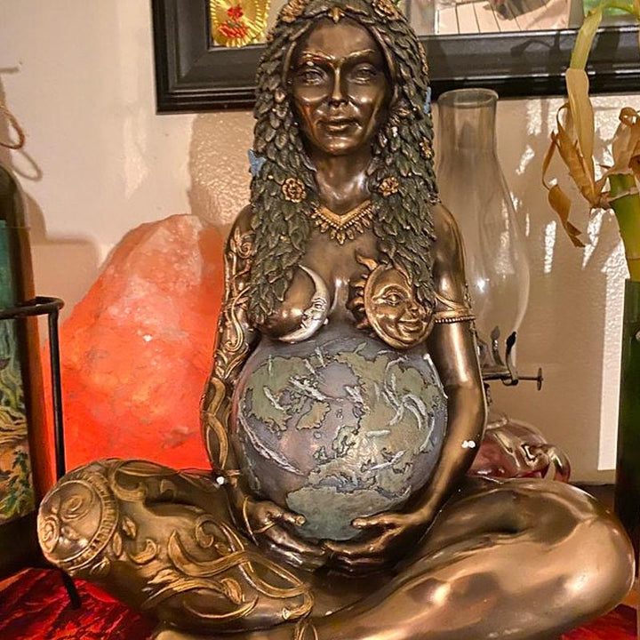 Statue av Jorden Gudinne | Skanto