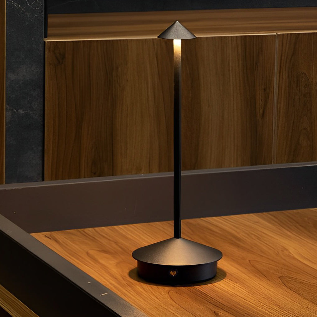 Skanto | Pina Pro - Stilig Dimbar USB Bordlampe