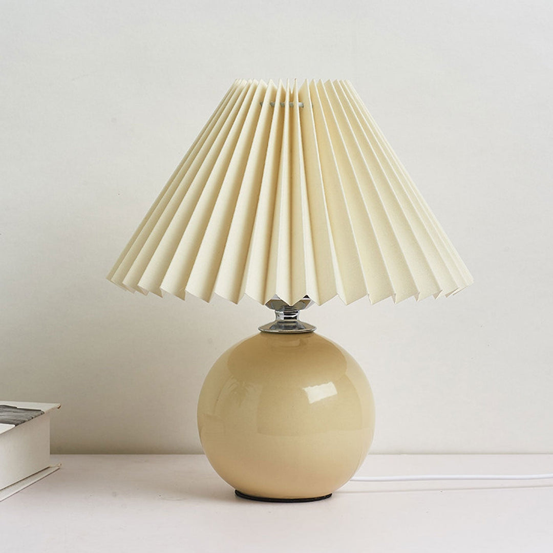 Skanto | Nordisk minimalistisk 1-lampe bordlampe laget av keramikk med folder