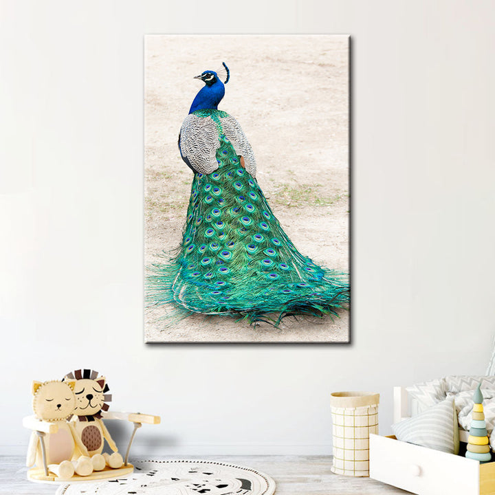 Elegant påfugl i skjørt – lerretbilde