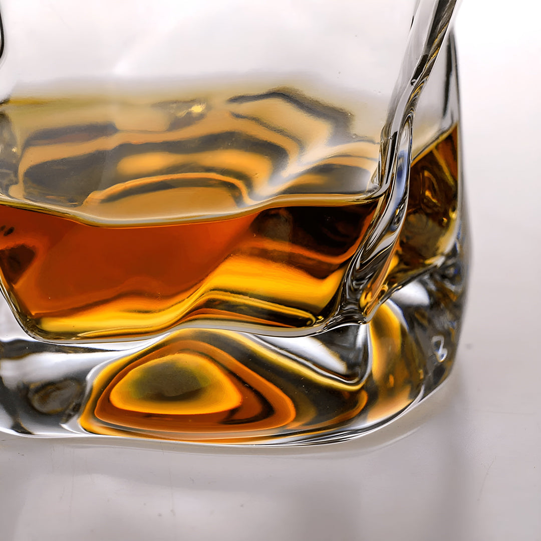 Whiskeyglass i Edo Kiriko stil – Håndskåret med unik krøll design | Skanto