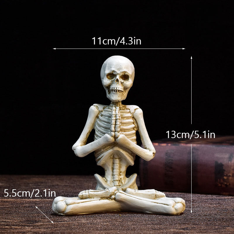 Skanto | Halloween Figurfigur – Harpiks Ornament i Vintage Hvit eller Svart
