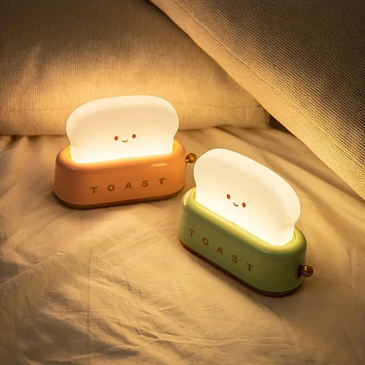 Skanto | Skjermet Nattbordlampe – Kawaii Toast LED lampe for Koselig Belysning