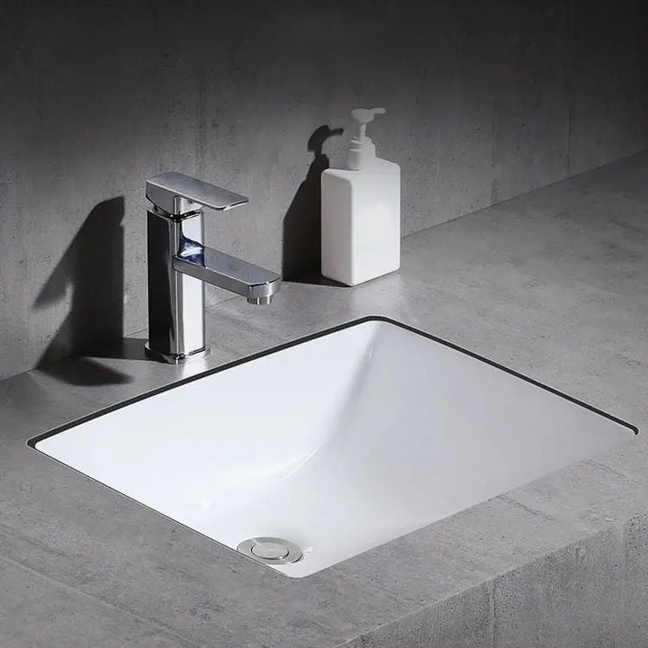 Moderne oval undermontert servant i porselen med pop-up-avløp