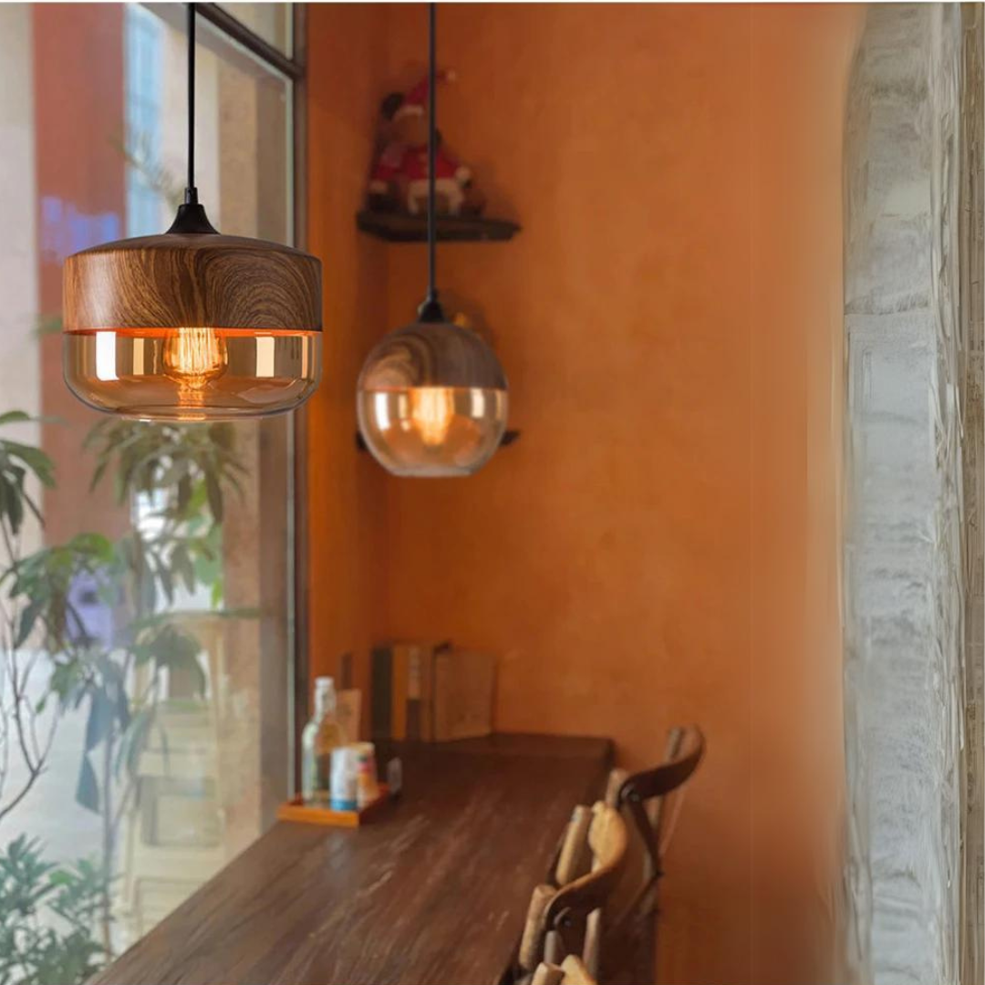 Norvo | Skandinavisk Pendellampe laget av Tre og Farget Glass