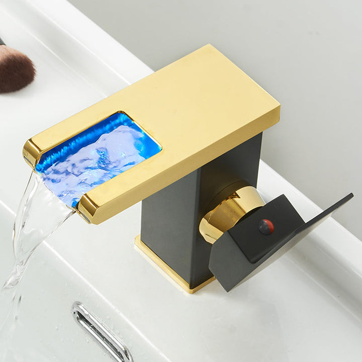 Skanto | Moderne vannfall tut baderom vask med LED messing baderom vask