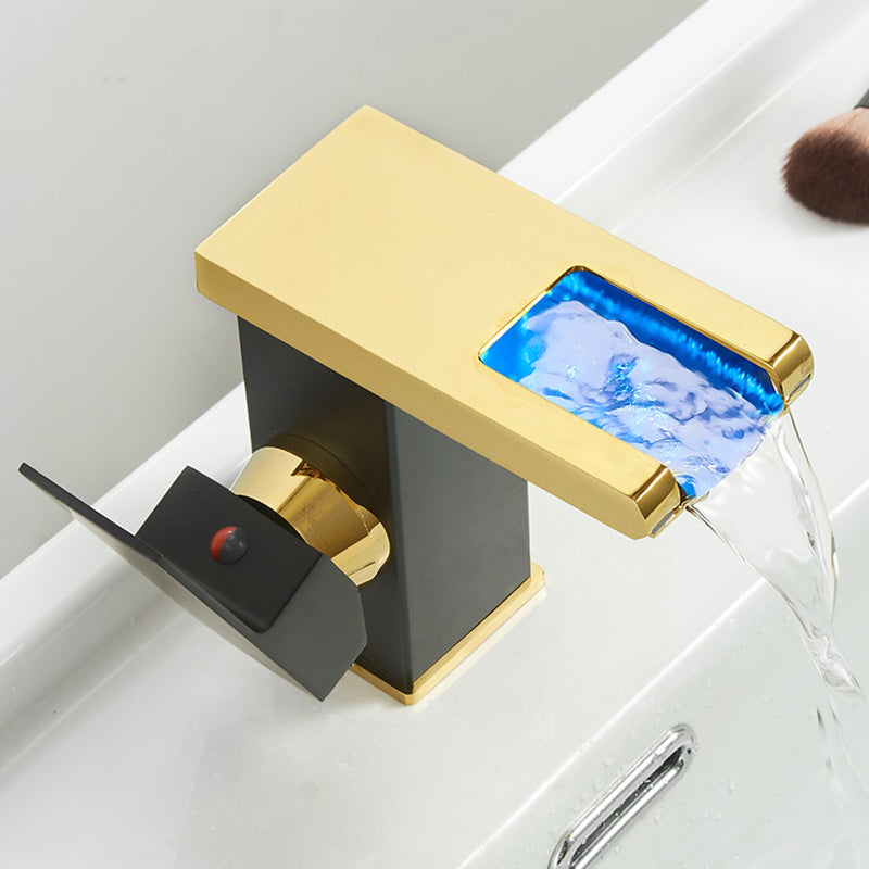 Skanto | Moderne vannfall tut baderom vask med LED messing baderom vask