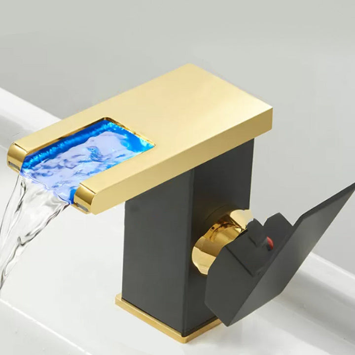 Skanto | Moderne vannfall tut baderom vask med LED messing baderom vask