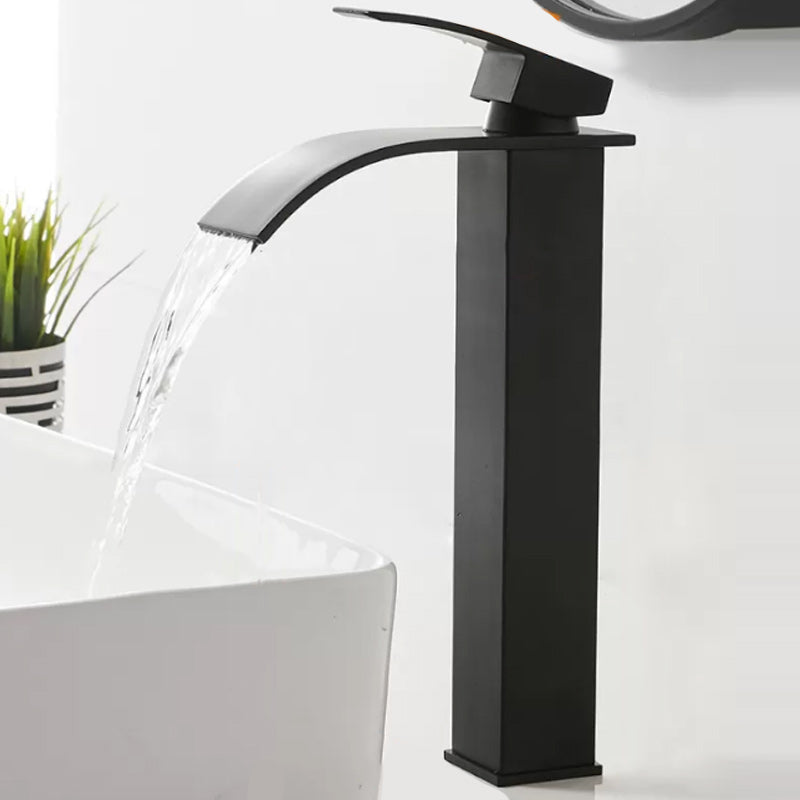 Skanto | Moderne vannfall tut baderom vask med LED messing baderom vask