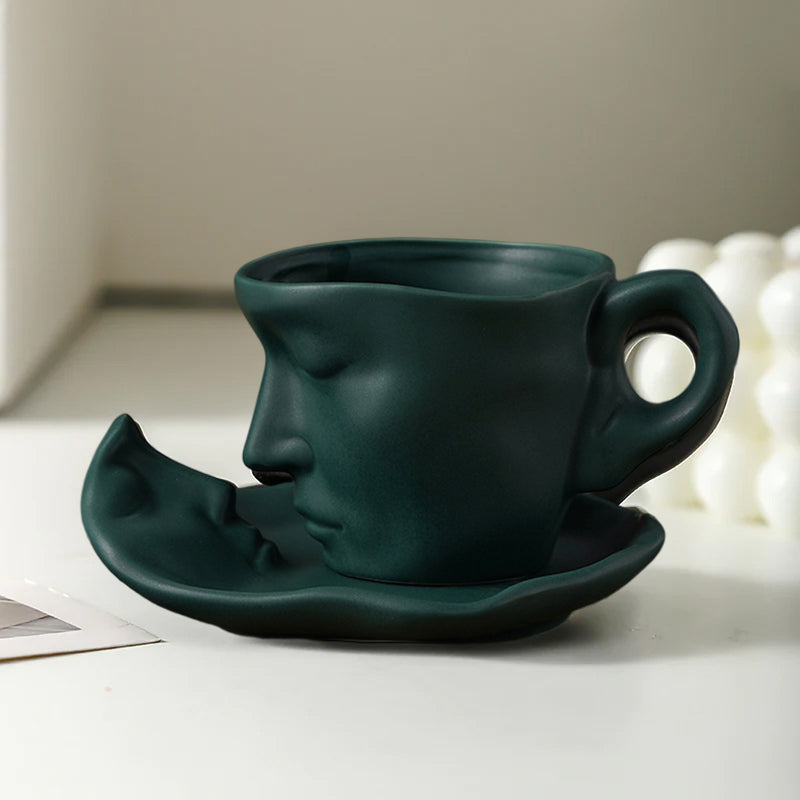Skanto | Metal Touching Face Creative Ceramic Kiss Kaffekopp, Kunstnerisk Vibe Krus & Tallerken Sett