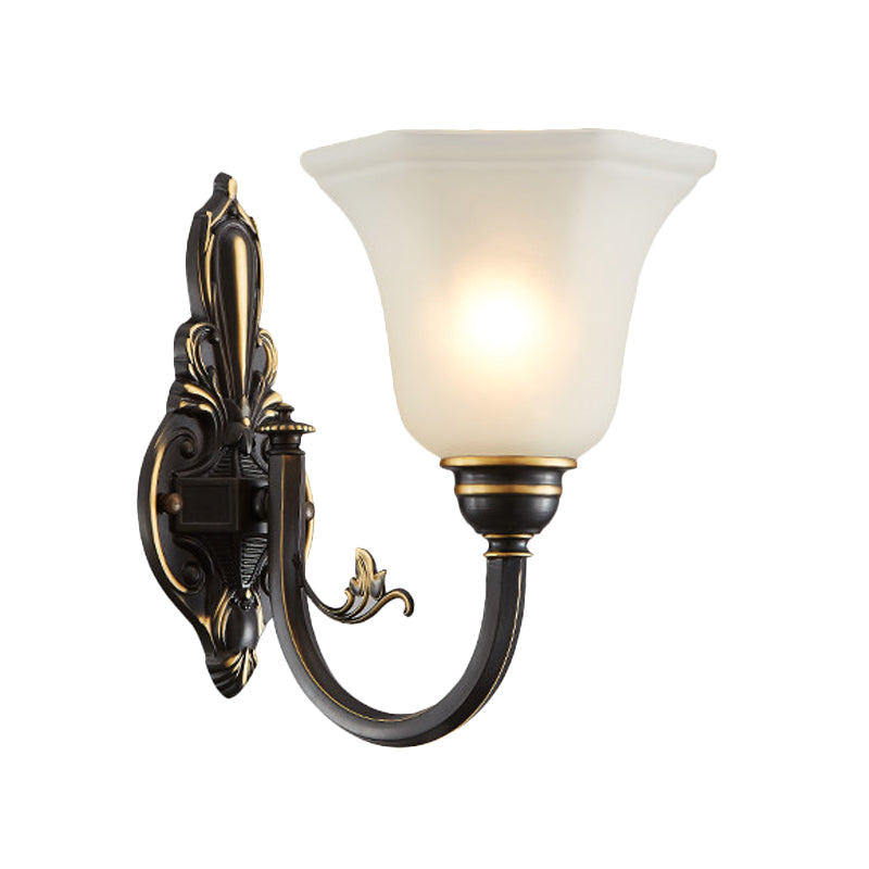 Bøyd arm korridor vegglampe tradisjonell metall 1/2-hode messing/svart og gull vegglys med bredet frostet glasskjerm | Skanto
