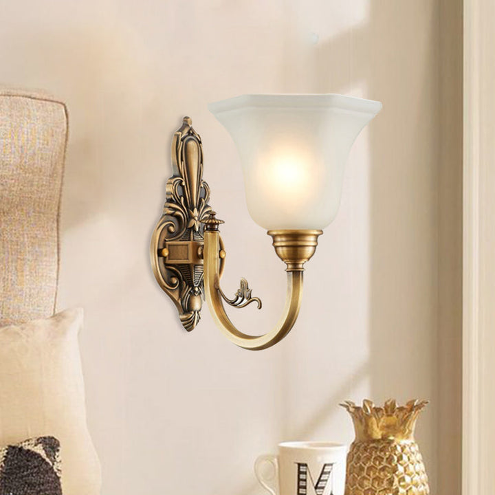 Bøyd arm korridor vegglampe tradisjonell metall 1/2-hode messing/svart og gull vegglys med bredet frostet glasskjerm | Skanto