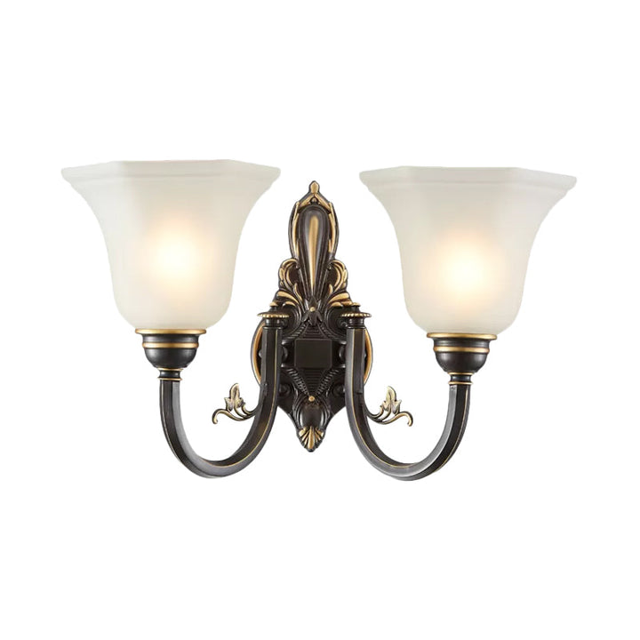 Bøyd arm korridor vegglampe tradisjonell metall 1/2-hode messing/svart og gull vegglys med bredet frostet glasskjerm | Skanto