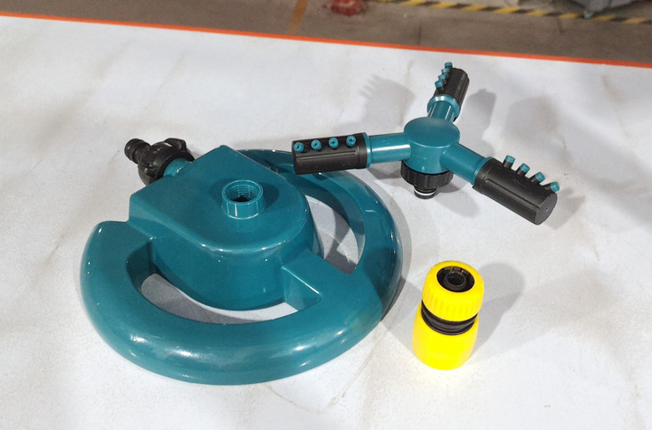 Skanto | Justerbar Hage Sprinkler – Effektiv Gressvanning med 360° Sprayfunksjon
