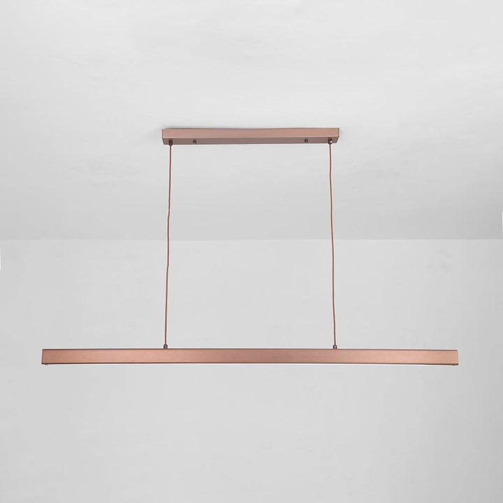 Skanto | Moderne LED Taklampe – Industriell Stil med Skinndetaljer