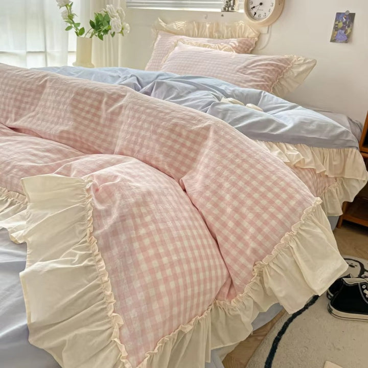 Skanto | Gingham Check Ruffled Edges Sengetøys Sett