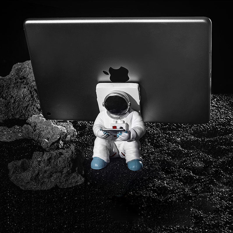 Støtte for telefoner eller penner i astronautdekorasjoner | Skanto