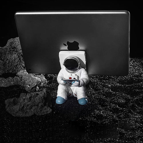 Støtte for telefoner eller penner i astronautdekorasjoner | Skanto