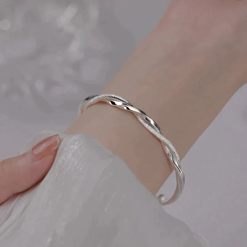 Elegant vevd sølvarmbånd
