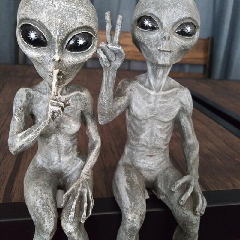 Alien Garden Statue | Skanto